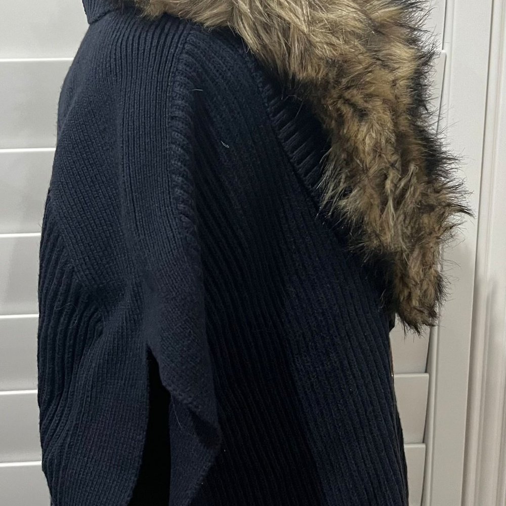 Michael Kors Faux Fur Trim Buckle Sweater Poncho (Navy Blue) - Picture 3 of 3